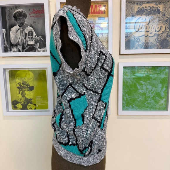Vintage 80s Sleeveless Abstract Knit Top 🌀 - Picture 3 of 9